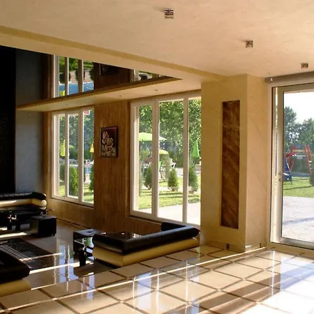 Studio In Vip Park Apartment